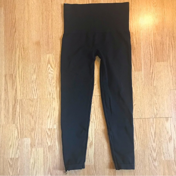 SPANX Black Seamless Leggings with Gold Ankle Zippers - Picture 5 of 6